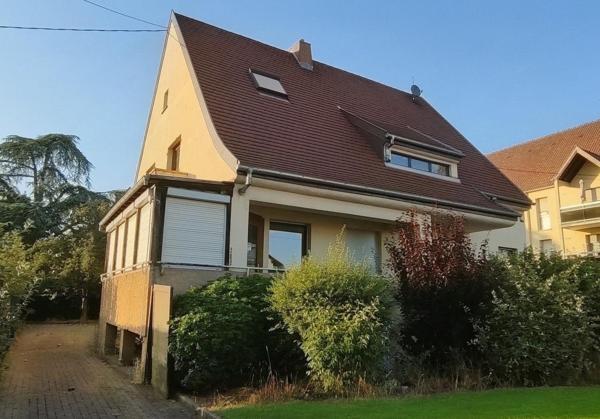 Immeuble local commercial (ancienne clinique vétérinaire) et logement spacieux