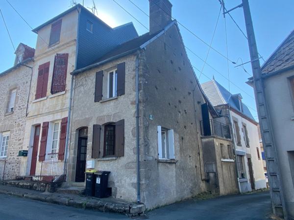 Maison de ville en pierre à rénover, 54m², 19 500 €