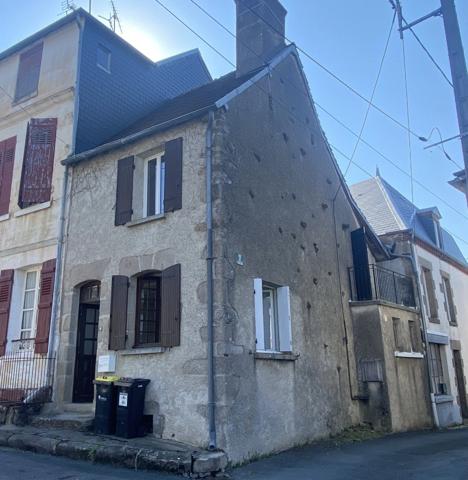 Maison de ville en pierre à rénover, 54m², 19 500 €
