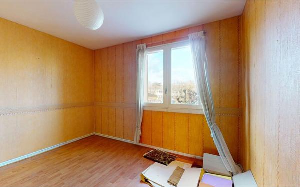 Appartement à vendre    5 pièces • 76 m2 Bron