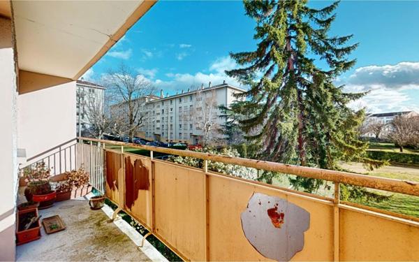 Appartement à vendre    5 pièces • 76 m2 Bron