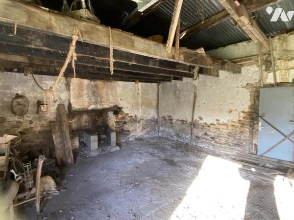 LONGERE EN PIERRES EN CAMPAGNE