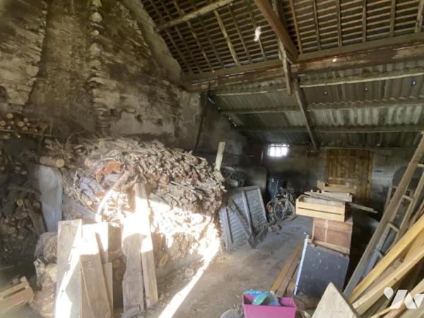 LONGERE EN PIERRES EN CAMPAGNE