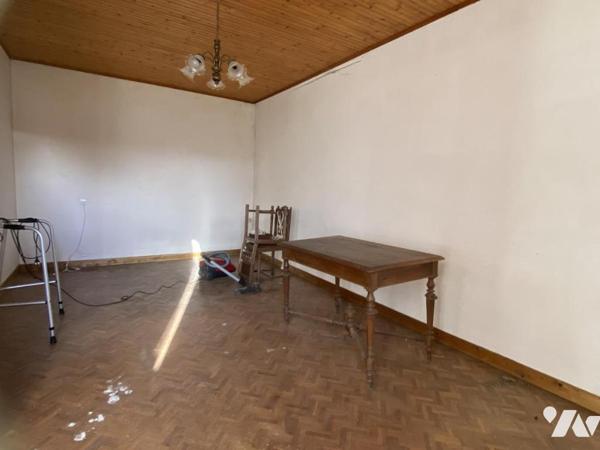 LONGERE EN PIERRES EN CAMPAGNE