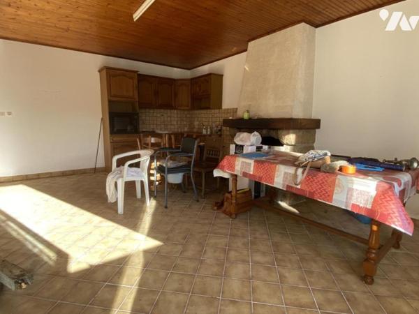 LONGERE EN PIERRES EN CAMPAGNE