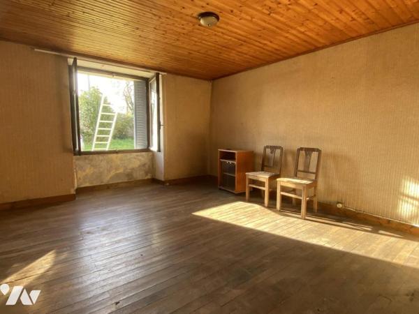 LONGERE EN PIERRES EN CAMPAGNE