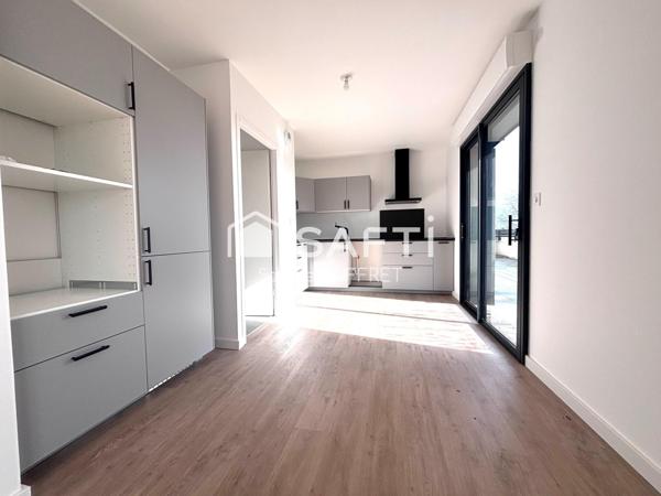 F4 avec terrasse (111m2) : commerces et transports