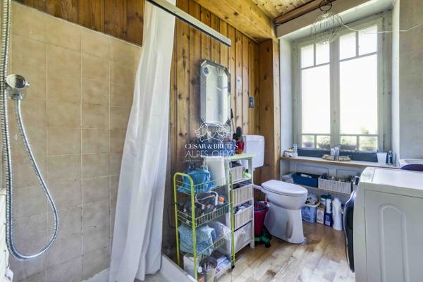 Chamonix, secteur Les Pècles, appartement 4 pièces, 3 chambres, 77M2, cave et balcon.