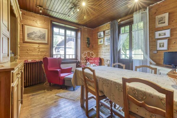 Chamonix, secteur Les Pècles, appartement 4 pièces, 3 chambres, 77M2, cave et balcon.