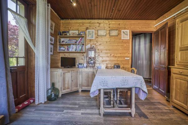 Chamonix, secteur Les Pècles, appartement 4 pièces, 3 chambres, 77M2, cave et balcon.