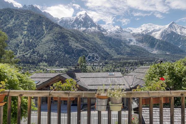 Chamonix, secteur Les Pècles, appartement 4 pièces, 3 chambres, 77M2, cave et balcon.