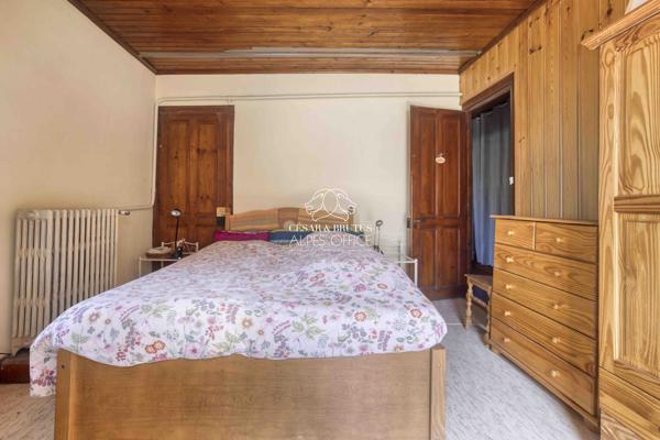 Chamonix, secteur Les Pècles, appartement 4 pièces, 3 chambres, 77M2, cave et balcon.