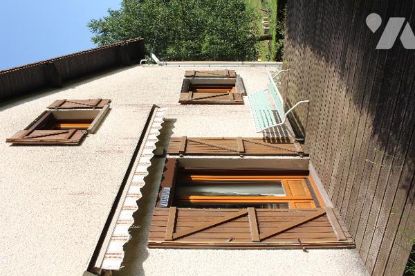 Maison individuelle sur sous-sol avec 5 chambres sur un terrain paysagé d'env. 630m²