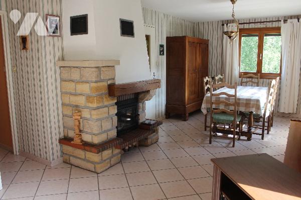 Maison individuelle sur sous-sol avec 5 chambres sur un terrain paysagé d'env. 630m²