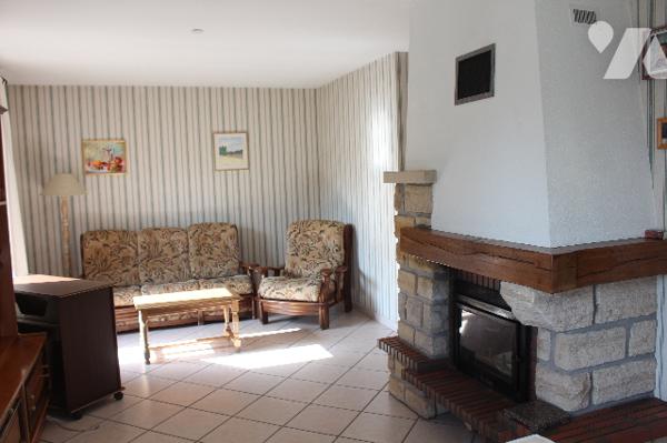 Maison individuelle sur sous-sol avec 5 chambres sur un terrain paysagé d'env. 630m²