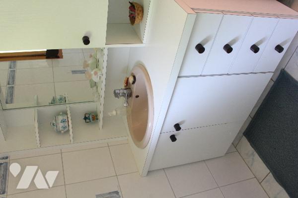 Maison individuelle sur sous-sol avec 5 chambres sur un terrain paysagé d'env. 630m²