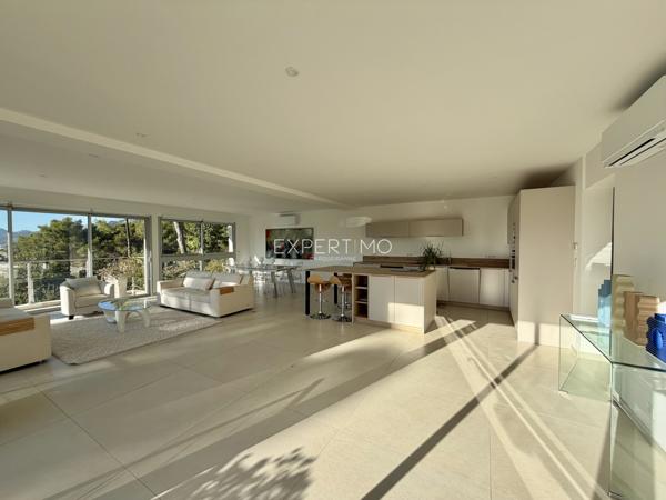 Carqueiranne (83320) VENTE VILLA MODERNE CARQUEIRANNE.