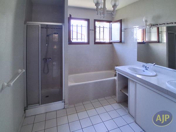 Vente maison Saintes : 268 000 € - AJP Immobilier Saintes