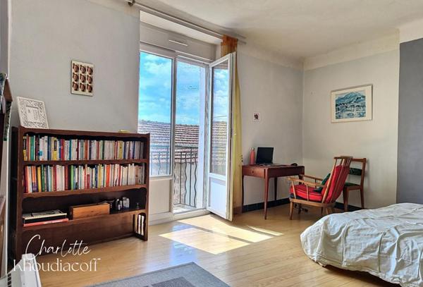 Maison de caractère vue sur les Pyrénées avec studio indépendant
