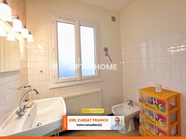 MAISON SEMI PLAIN-PIED SUR 170 M², L’ENSEMBLE SUR 704 M² DE TERRAIN CLOS
