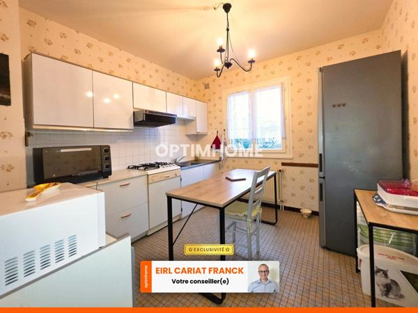 MAISON SEMI PLAIN-PIED SUR 170 M², L’ENSEMBLE SUR 704 M² DE TERRAIN CLOS