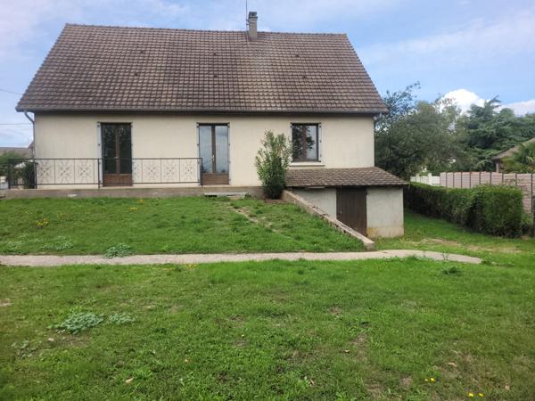 À vendre - Maison traditionnelle, 4 pièces située à Château-Renault (37110)