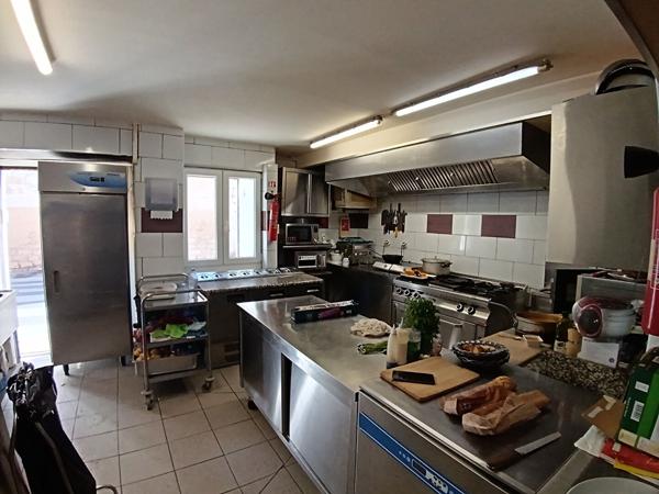 MURS et FOND restaurant emplacement privilégié et enseigne de renom.