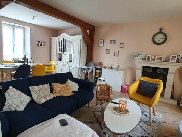 Maison de ville à louer à Cormes dans la Sarthe (72400), ref : 475   
centre bourg