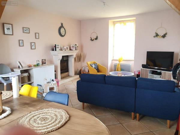 Maison de ville à louer à Cormes dans la Sarthe (72400), ref : 475   
centre bourg