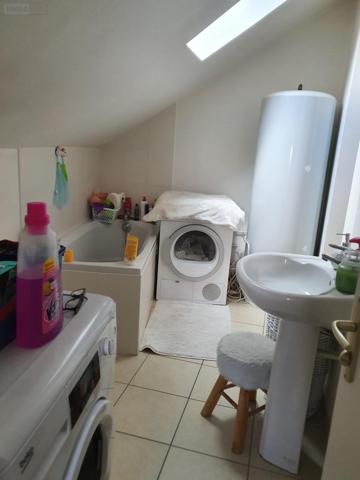 Maison de ville à louer à Cormes dans la Sarthe (72400), ref : 475   
centre bourg