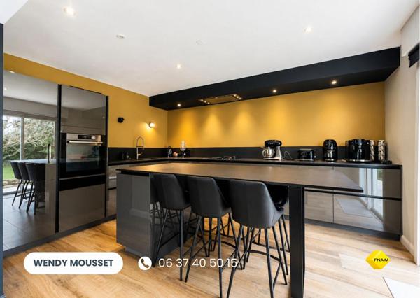 Villa bourgeoise de 285 m² avec immense sous-sol - Aux portes de Vannes - Secteur Saint-Goustan/Golf à Theix-Noyalo