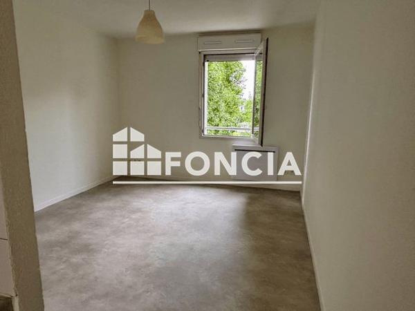 Location Studio 20.5 m² - 5 RUE DE GALUCHET Niort 79000