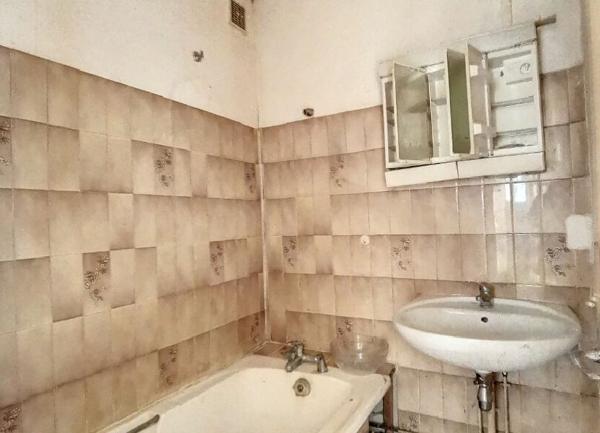 Immeuble à vendre    4 pièces •  Joinville