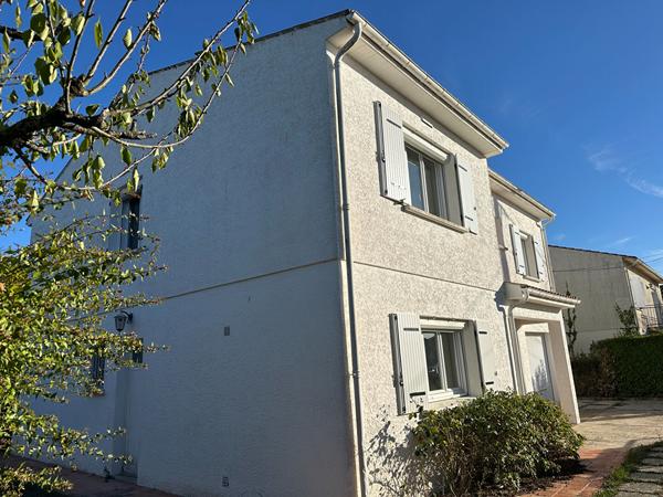 ROCHEFORT - BELLE MAISON FAMILIALE DE 167 M² - 5 CHAMBRES, DEUX GARAGES , FORT POTENTIEL !