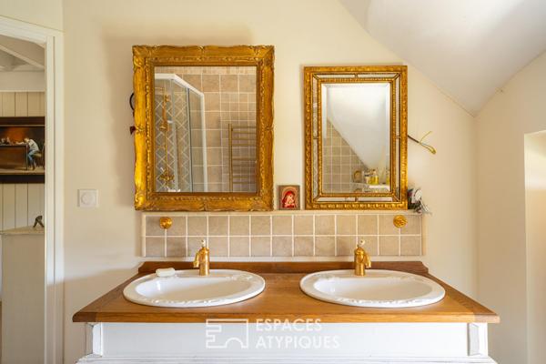 Propriété au charme intemporel avec piscine, étang et dépendance