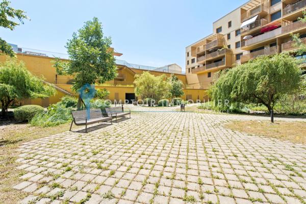 Appartement
                                                                                                                                                                                                                                                                                                                        3 pièce(s)                                                                                                                                                                                                          2 chambre(s)                                                                                                                                                                                                          64  m²