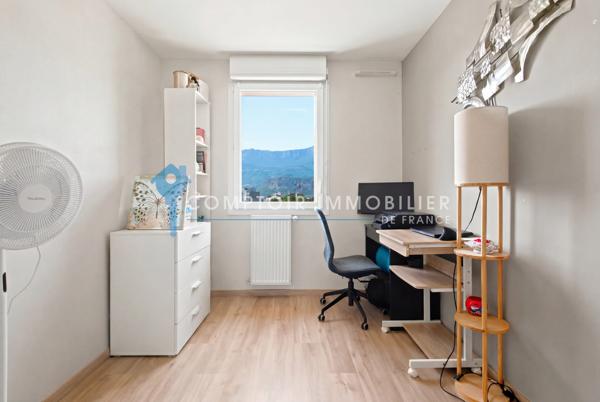 Appartement
                                                                                                                                                                                                                                                                                                                        3 pièce(s)                                                                                                                                                                                                          2 chambre(s)                                                                                                                                                                                                          64  m²