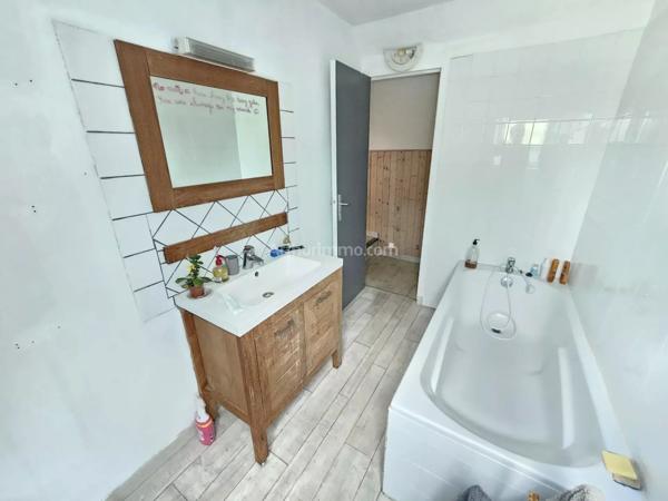 Vente                                                      Local commercial
                        
                                         226 m2                     à Ploumagoar