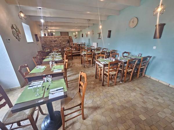 Vente                                                      Local commercial
                        
                                         226 m2                     à Ploumagoar