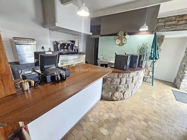 Vente                                                      Local commercial
                        
                                         226 m2                     à Ploumagoar