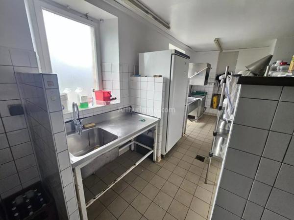Vente                                                      Local commercial
                        
                                         226 m2                     à Ploumagoar