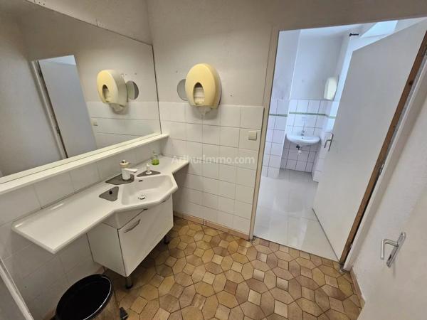 Vente                                                      Local commercial
                        
                                         226 m2                     à Ploumagoar