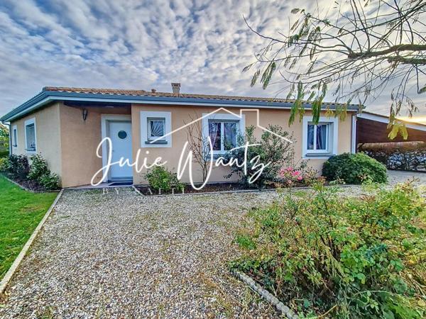 Contemporaine impeccable avec piscine et vue dégagée