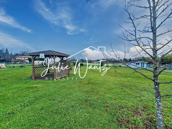 Contemporaine impeccable avec piscine et vue dégagée