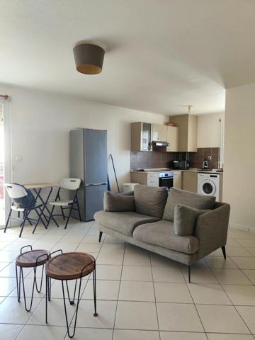 Location                                                      Appartement
                        
                     2 pièces                      42 m2                     à Le Lamentin