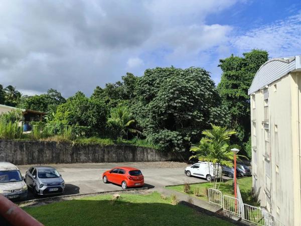 Location                                                      Appartement
                        
                     2 pièces                      42 m2                     à Le Lamentin