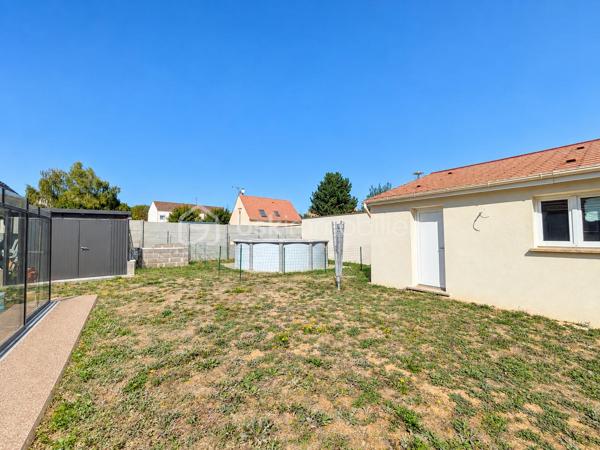 📍 Le Plessis Belleville
Découvrez cette belle maison individuelle offrant 106 m² de surface habitable et implantée sur un terrain de 518 m².
Dès l'entrée, vous découvrirez une agréable pièce de vie d'environ 40 m², composée d'un espace séjour convivial avec cuisine ouverte, idéal pour partager des moments en famille ou entre amis.

🏠 Au rez-de-chaussée
Une pièce de vie avec cuisine ouverte d'environ 40 m²
3 chambres
1 salle d'eau
1 wc
Une grande buanderie d'environ 14 m2

🛏️ À l'étage
Un palier dessert :
2 chambres
1 salle d'eau avec wc

Au total, la maison propose 5 chambres, offrant de nombreuses possibilités pour une grande famille, le télétravail ou l'aménagement d'une chambre d'amis.

🌿 À l'extérieur
La maison bénéficie d'un terrain de 518 m², permettant de profiter pleinement des beaux jours et d'aménager différents espaces extérieurs.

☀️ Les + de la maison
✔️ Maison individuelle
✔️ 106 m² de surface habitable
✔️ 140 m² de surface au sol
✔️ 5 chambres
✔️ 2 salles d'eau
✔️ Grande buanderie
✔️ Véranda
✔️ Panneaux solaires
✔️ Volets roulants
✔️ Terrain de 518 m²

📍 Un bien familial situé au Plessis Belleville, dans un secteur recherché et à proximité des commodités.

📞 Vous souhaitez découvrir cette maison ou obtenir davantage d'informations ? Contactez-moi pour organiser une visite.