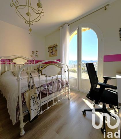 Maison 9 pièces de 183 m² à Millau (12100)