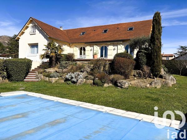 Maison 9 pièces de 183 m² à Millau (12100)