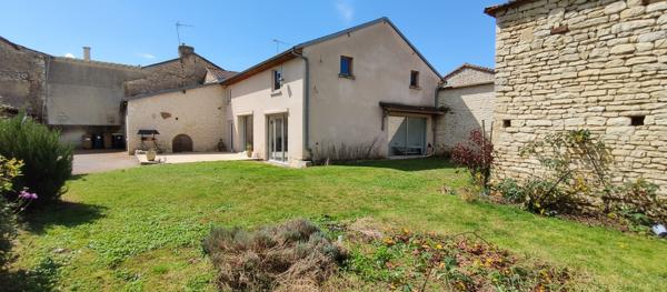 Maison (et studio indépendant à rénover) Neuville De Poitou 5 pièce(s) 188 m2